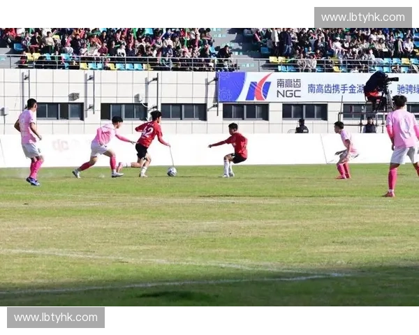 中国超级足球联赛:新赛季揭幕战精彩纷呈 引领中国足球崛起的曙光